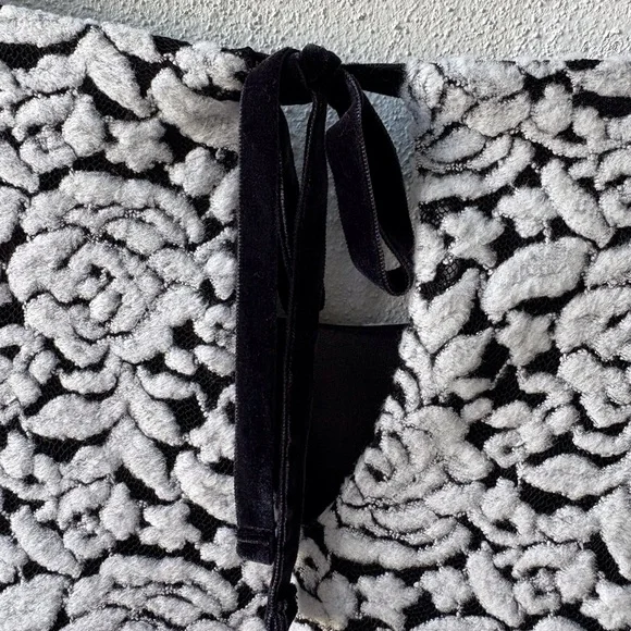 Chicos XLP or 3 Black White Floral Jacquard Burnout Top Bell Sleeves Scoop Neck - Picture 7 of 14